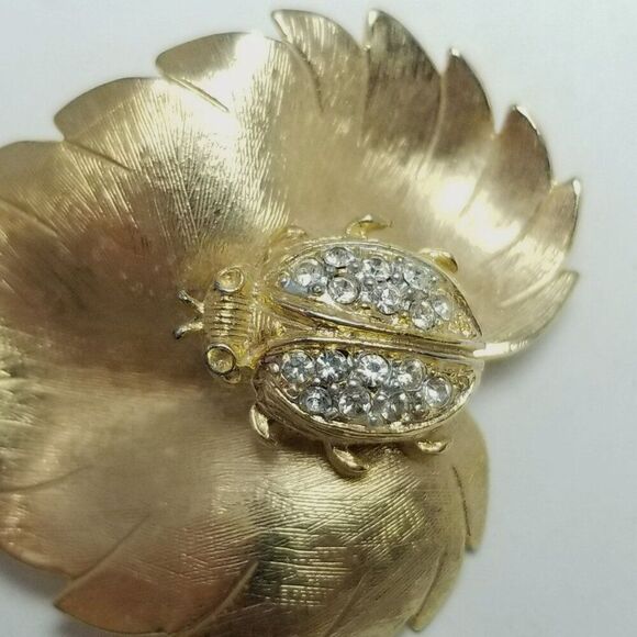 Vintage Ladybug on Leaf Gold Tone Brooch, Rhinestone Bug Insect, Lapel Pin - Picture 3 of 7